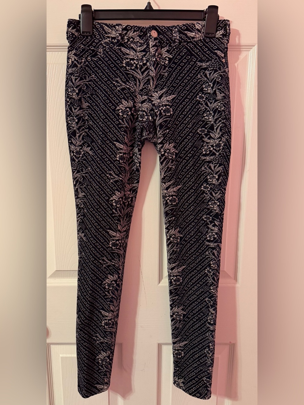 Pilcro and the Letterpress Black Gray Serif Floral Skinny Jeans